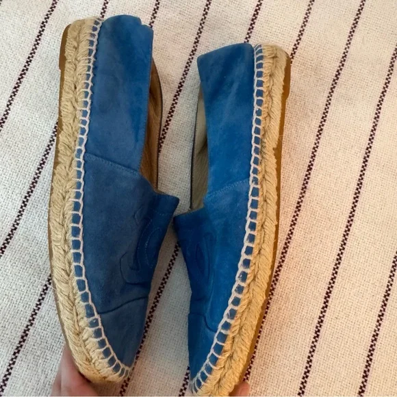 CHANEL blue suede logo espadrillea - Picture 12 of 13